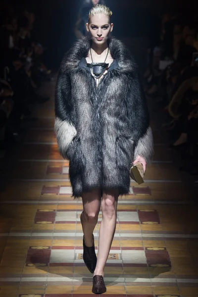 Look 25